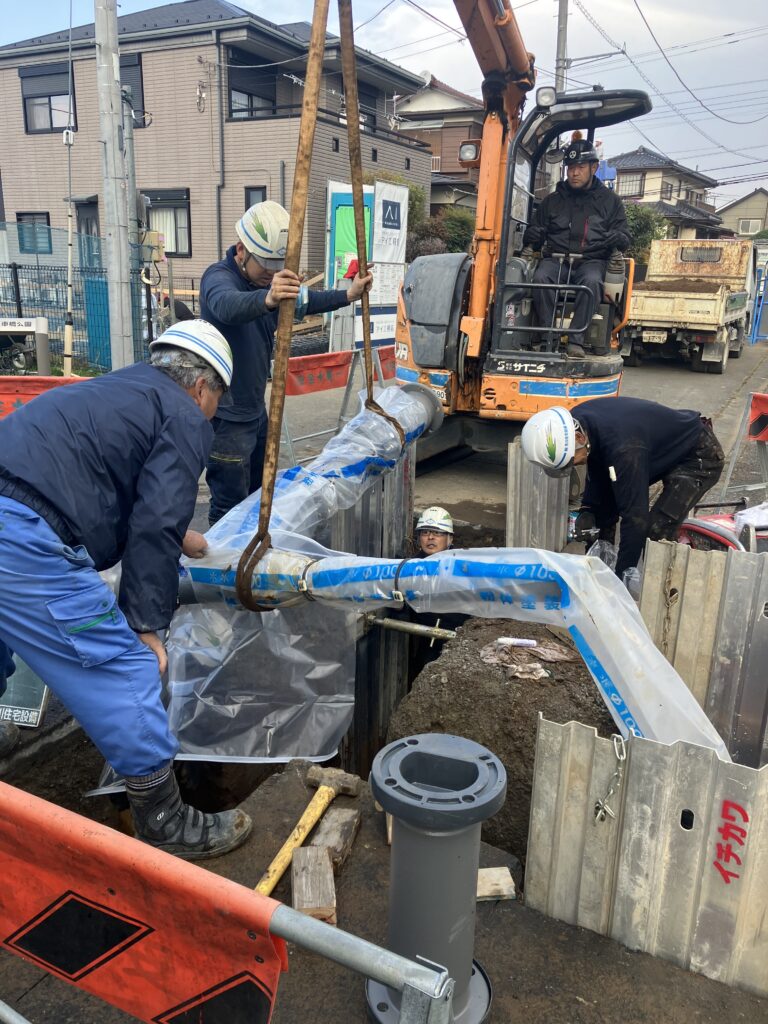 水道工事は年末まで、まだまだ続きます